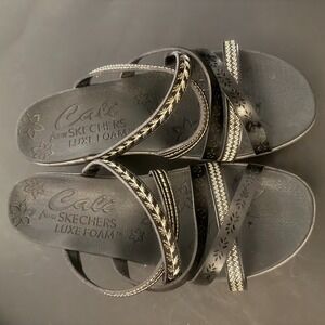 Skechers Beverlee Tiger Posse Black Wedge Sandals Womens 10 Luxe Foam Vegan